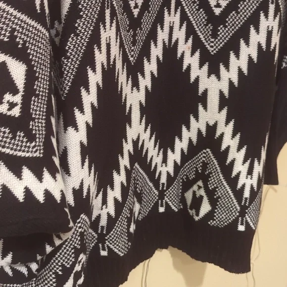 Women's RD Style Black and White Geometric Printed Poncho Style Cardigan, Size M - Picture 9 of 9